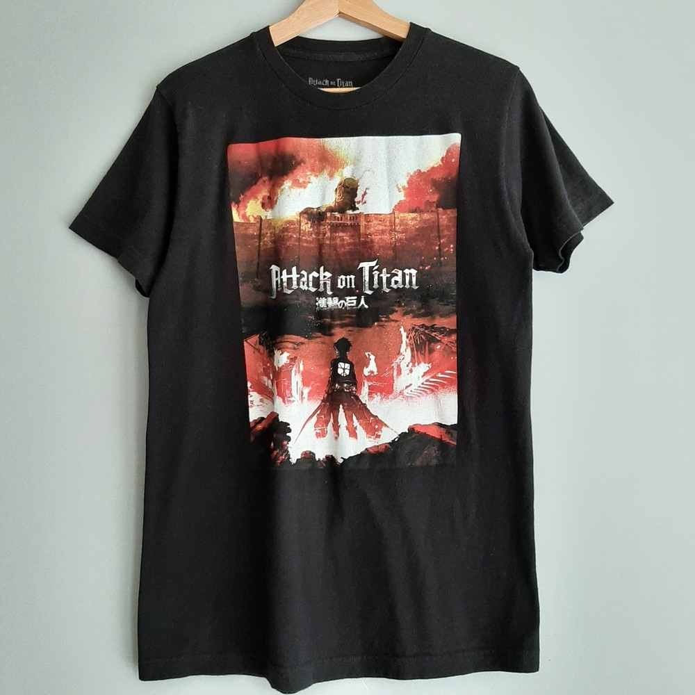 🍒 Attack on Titan Crewneck T-shirt Black Men's Sz M